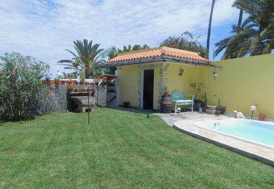 Amplio chalet con piscina y vistas panorámicas