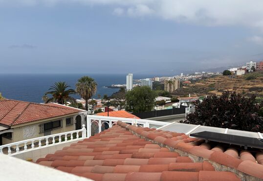 Casa pareada con vistas al mar y piscina