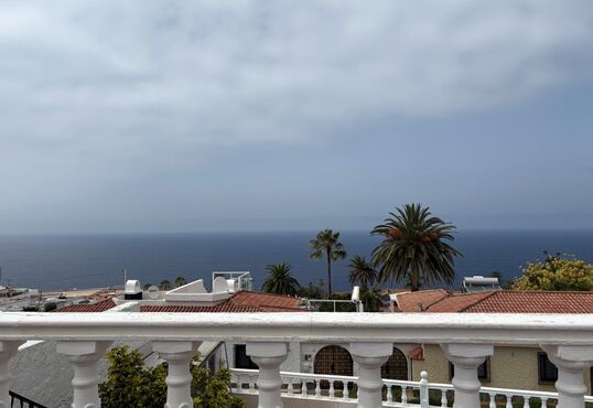 Casa pareada con vistas al mar y piscina