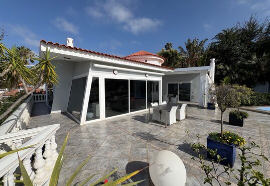 Villa de arquitecto mas solar urbano en una ubicación panorámica
