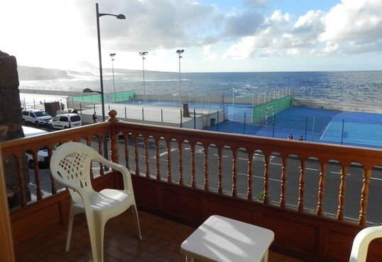 Apartamento situado junto al mar