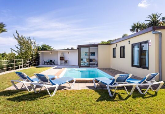Casa de campo de estilo bungaló
