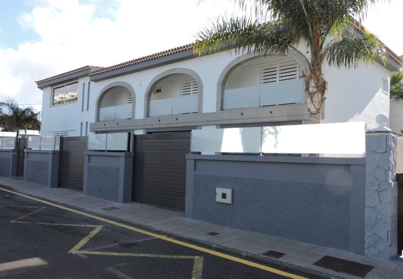 Casa enorme enfrente del mar