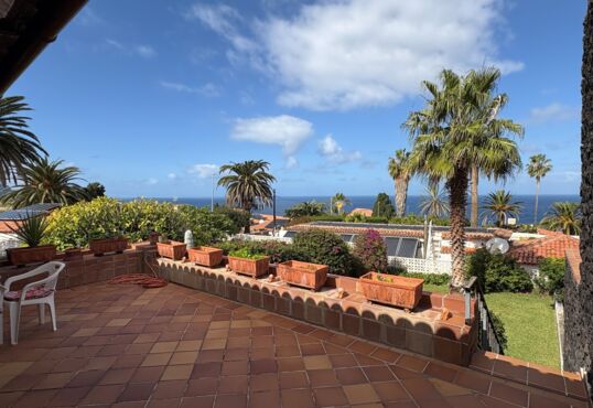 Casa adosada en una ubicación tranquila y con vistas al mar