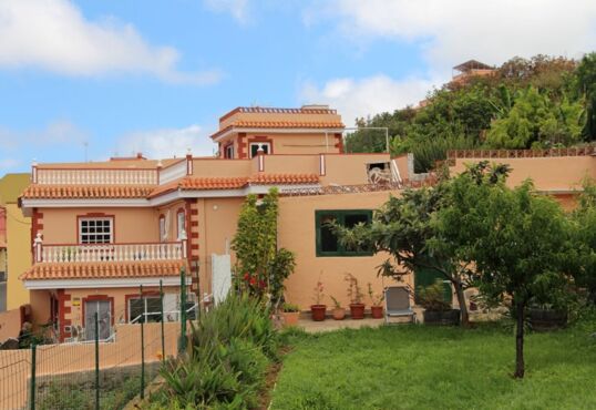 Casa grande con múltiples posibilidades de uso