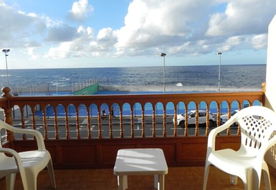 Apartamento situado junto al mar
