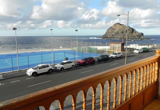 Apartamento situado junto al mar