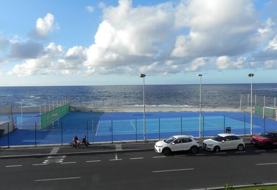 Apartamento situado junto al mar