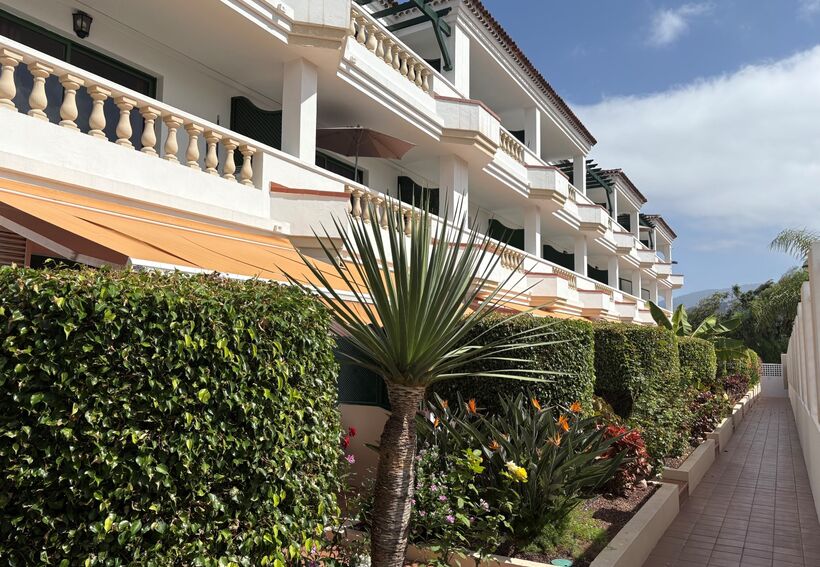 Apartamento soleado con piscina y vistas a la montaña