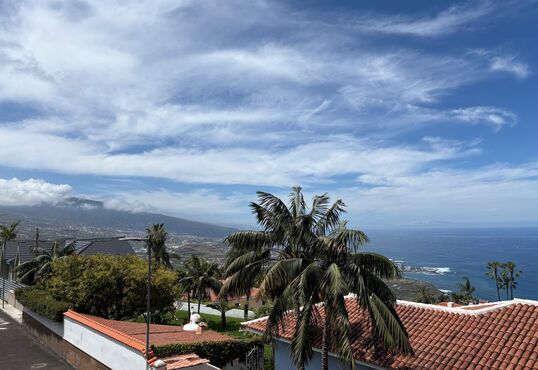 Villa exclusiva con casa de invitados en una ubicación panorámica
