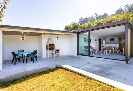 Casa de campo de estilo bungaló